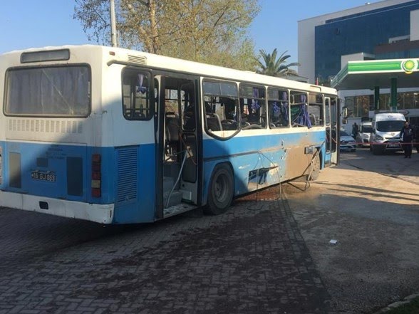 Bursa'da infaz koruma memurlarını taşıyan otobüse bombalı saldiri 
