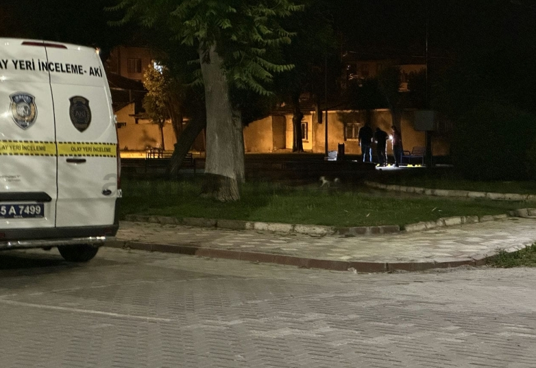 Akhisar'da parkta başından vurulan kişi hayatını kaybetti