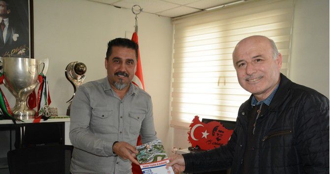 Türkiye Futbol Adamları Derneği (TÜRFAD) Akhisar Şube başkanı Nurullah Zağlı Akhisarspor'u ziyaret etti..
