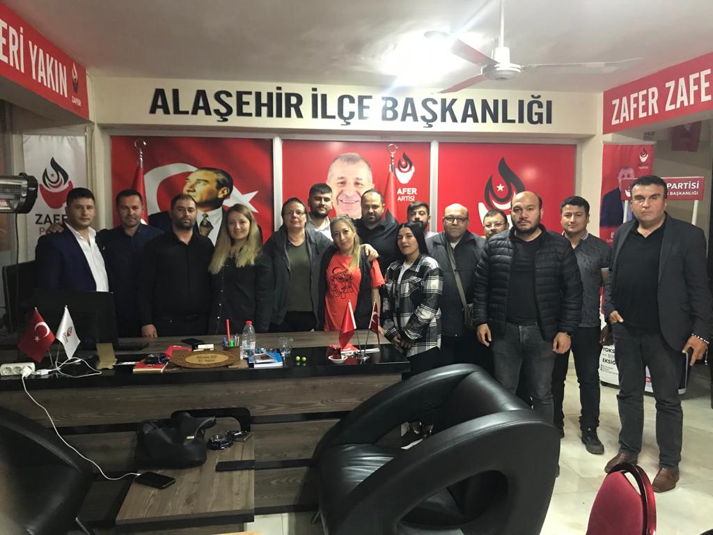 Manisa’da Zafer Partisi’nde toplu istifa